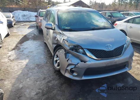 2012 Toyota Sienna Se 8 Passenger z USA, uszkodzony, nr VIN 5TDXK3DC7CS265790